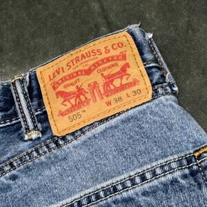 Levi’s 505 Jeans Mens 38x30 Blue Denim 5 Pocket Medium Wash Classic Straight Leg